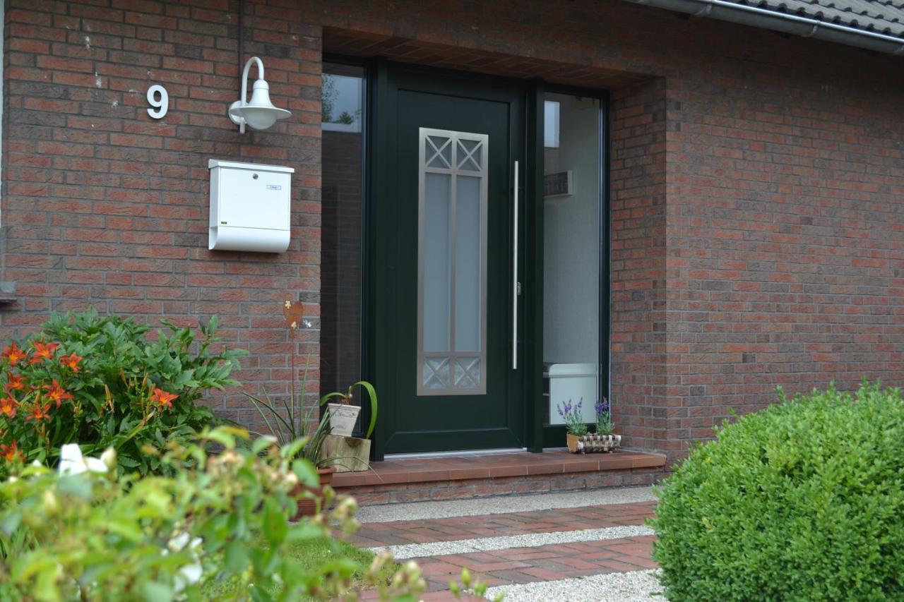 Hinte Ferienhaus Am Wasser מראה חיצוני תמונה