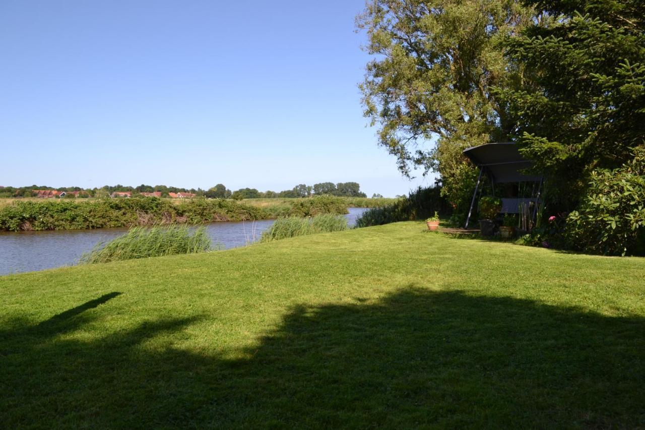 Hinte Ferienhaus Am Wasser מראה חיצוני תמונה